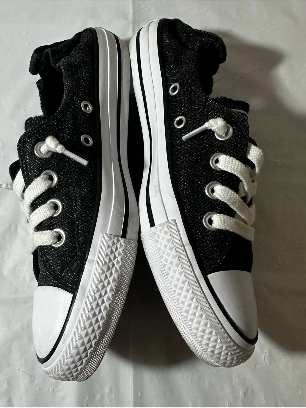 CONVERSE Women’s Size 6/Kids Size 4Y Black and White Canvas Low-Top Sneakers